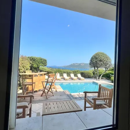 4-bedroom With Pool And Sea View