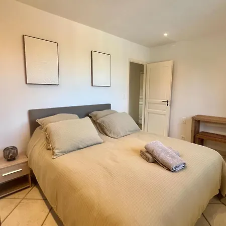 Villa 4-bedroom With Pool And Sea View