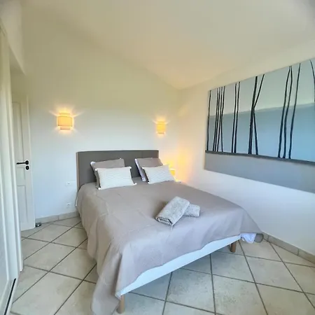 Villa 4-bedroom With Pool And Sea View *