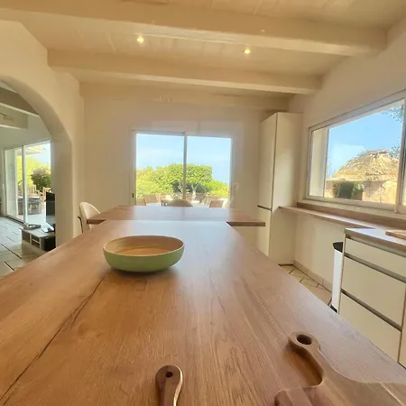 4-bedroom With Pool And Sea View Villa *