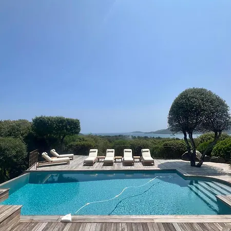 4-bedroom With Pool And Sea View